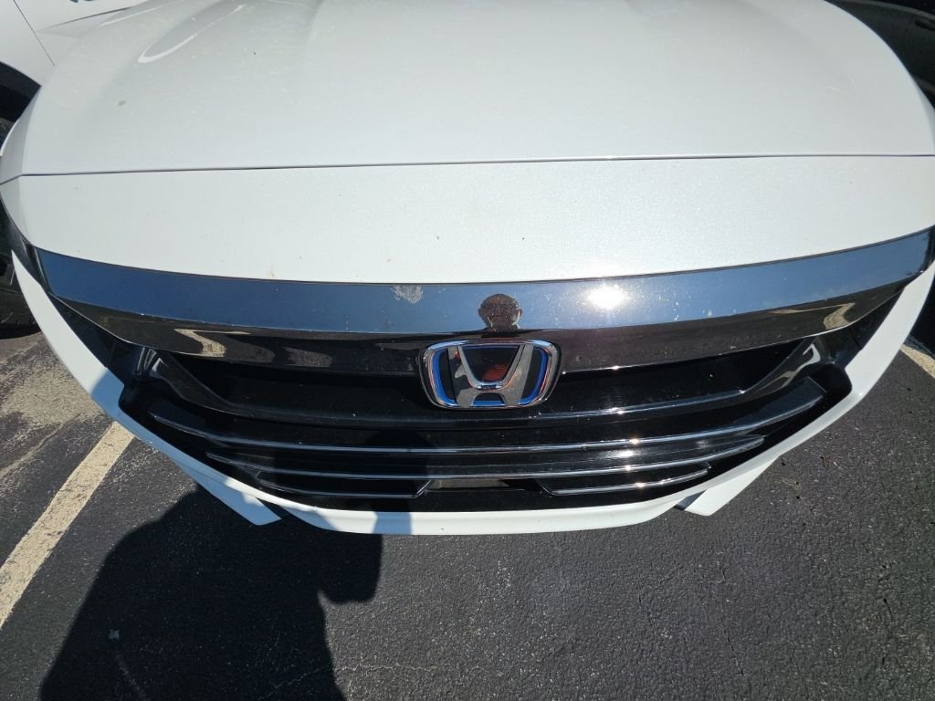 Used 2022 Platinum White Pearl Honda Sport image 6