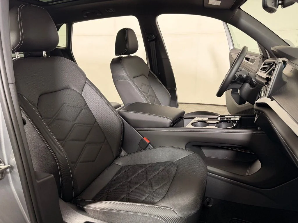 New 2026 Silver Volkswagen 2.0T SE w/Technology image 23