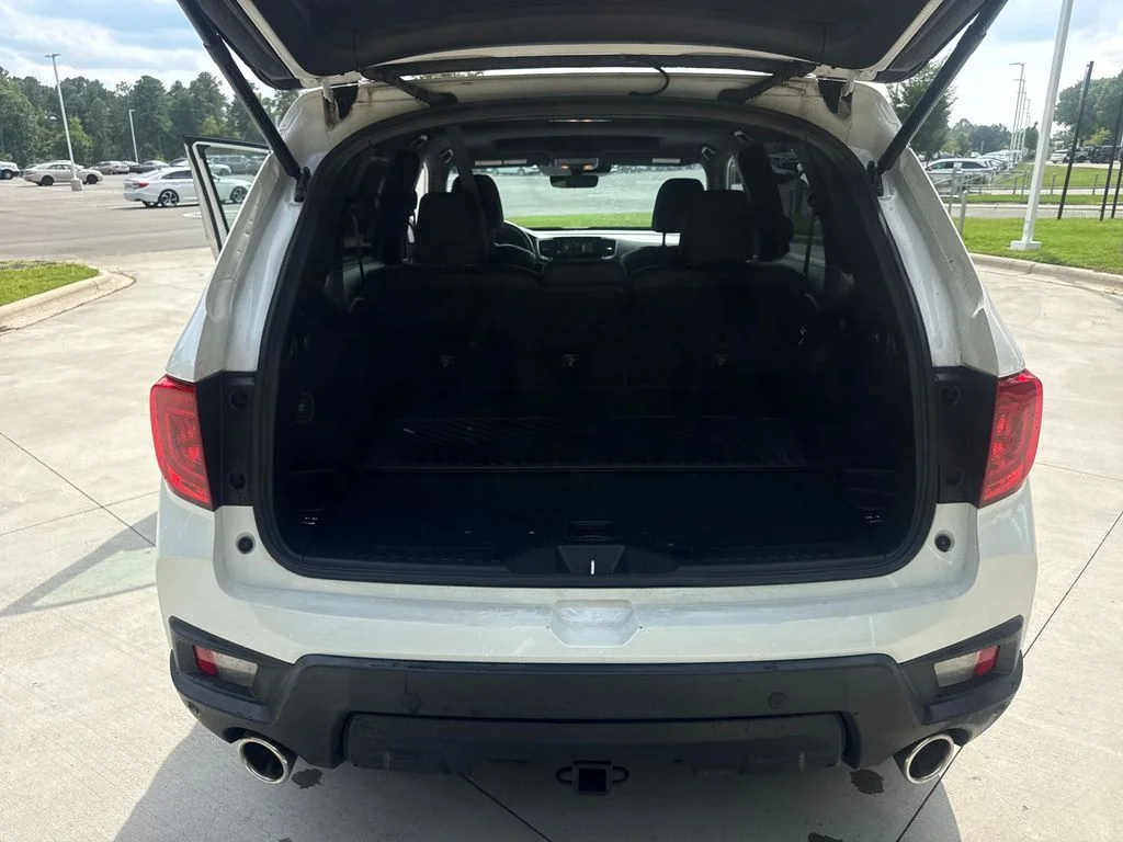 Certified Used 2023 Platinum White Pearl Honda AWD EX-L image 33
