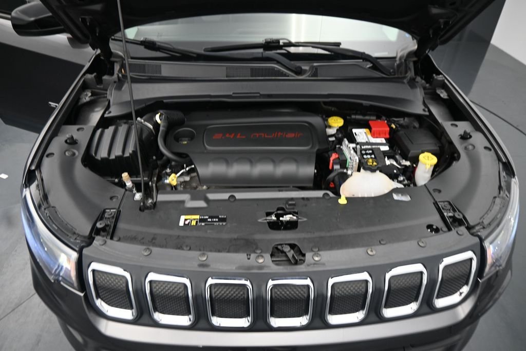 Used 2022 Gray Jeep Latitude image 14