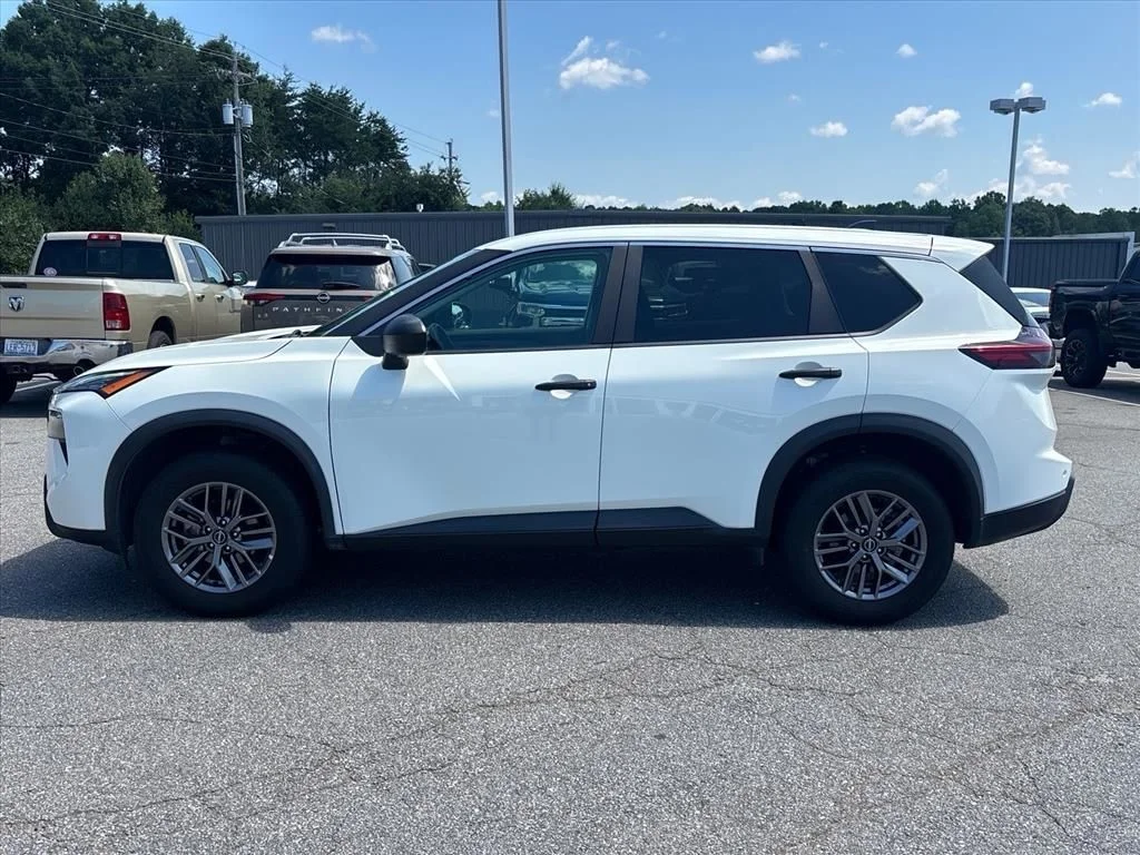 Used 2024 White Nissan S image 23