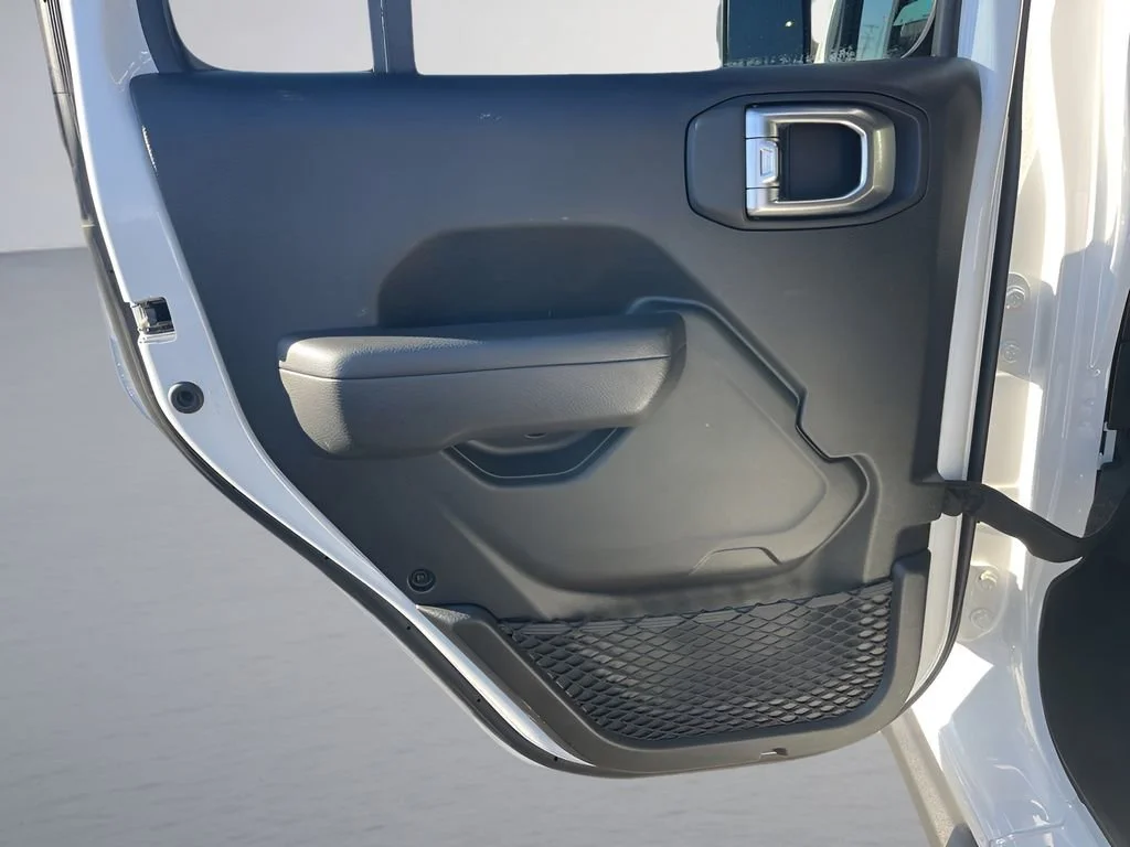 Used 2025 White Jeep Rubicon image 27