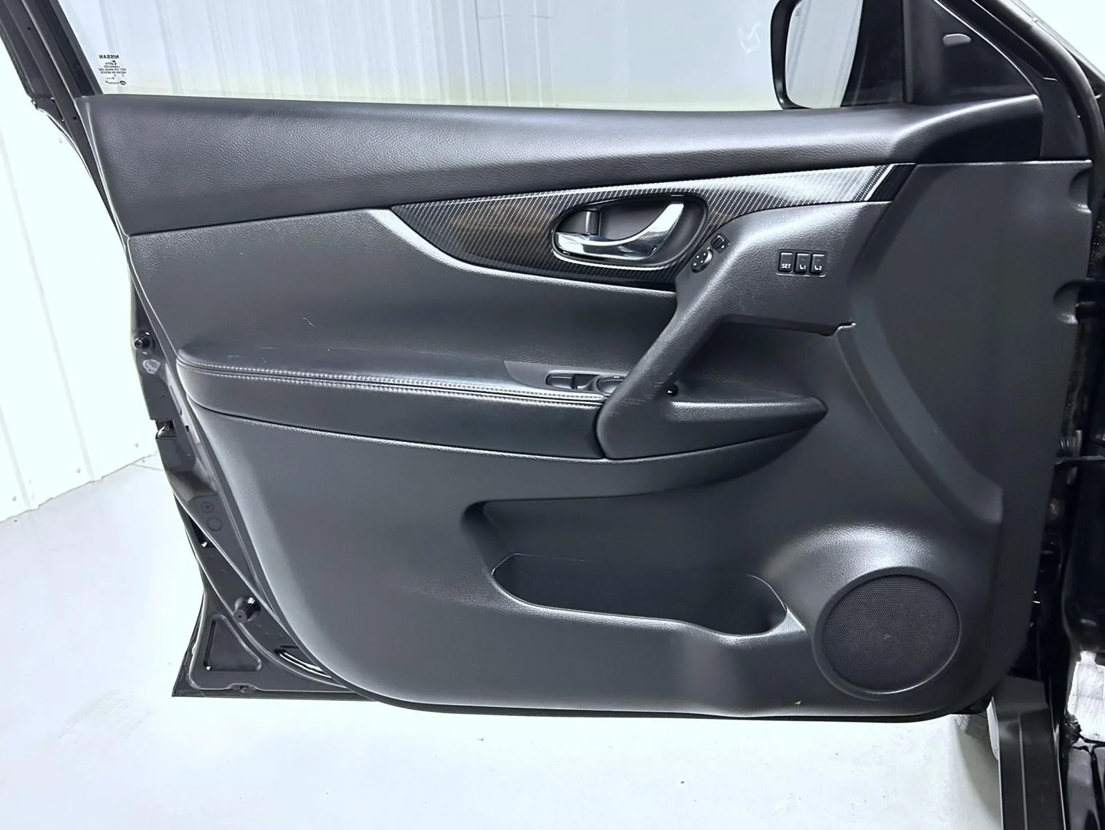 Used 2019 Black Nissan SL image 9