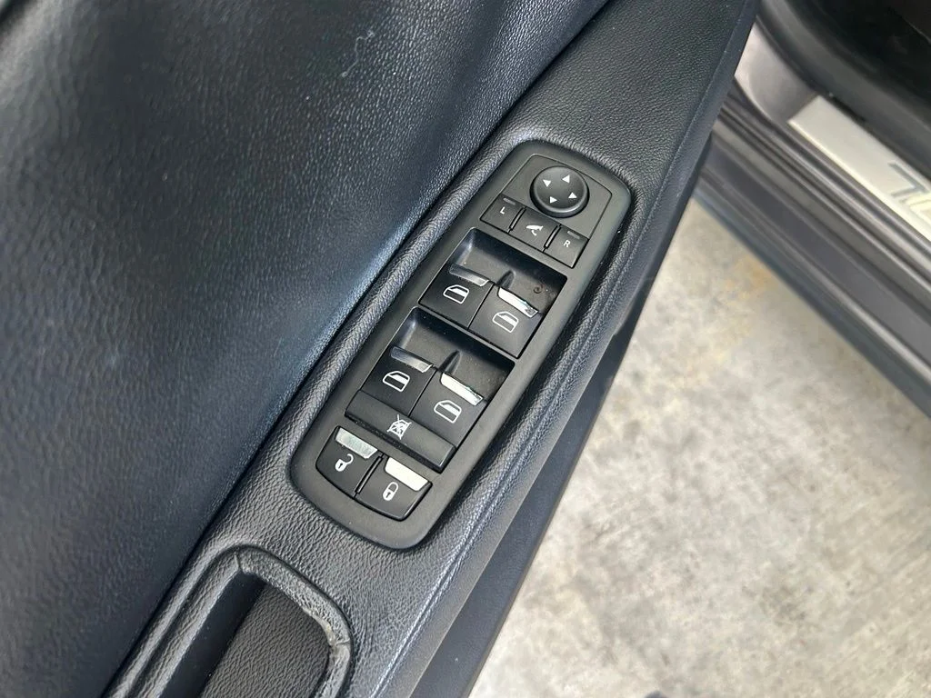 Used 2015 Gray Maserati Base image 40