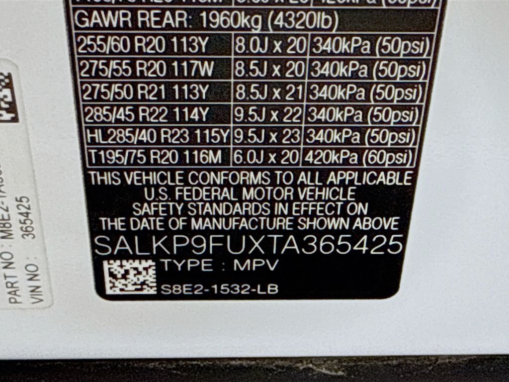 New 2026 Fuji White Land Rover SE image 32