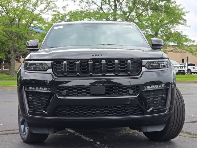 New 2026 Diamond Black Crystal Pearl-Coat Exterior Paint Jeep 85th Anniversary Edition image 3