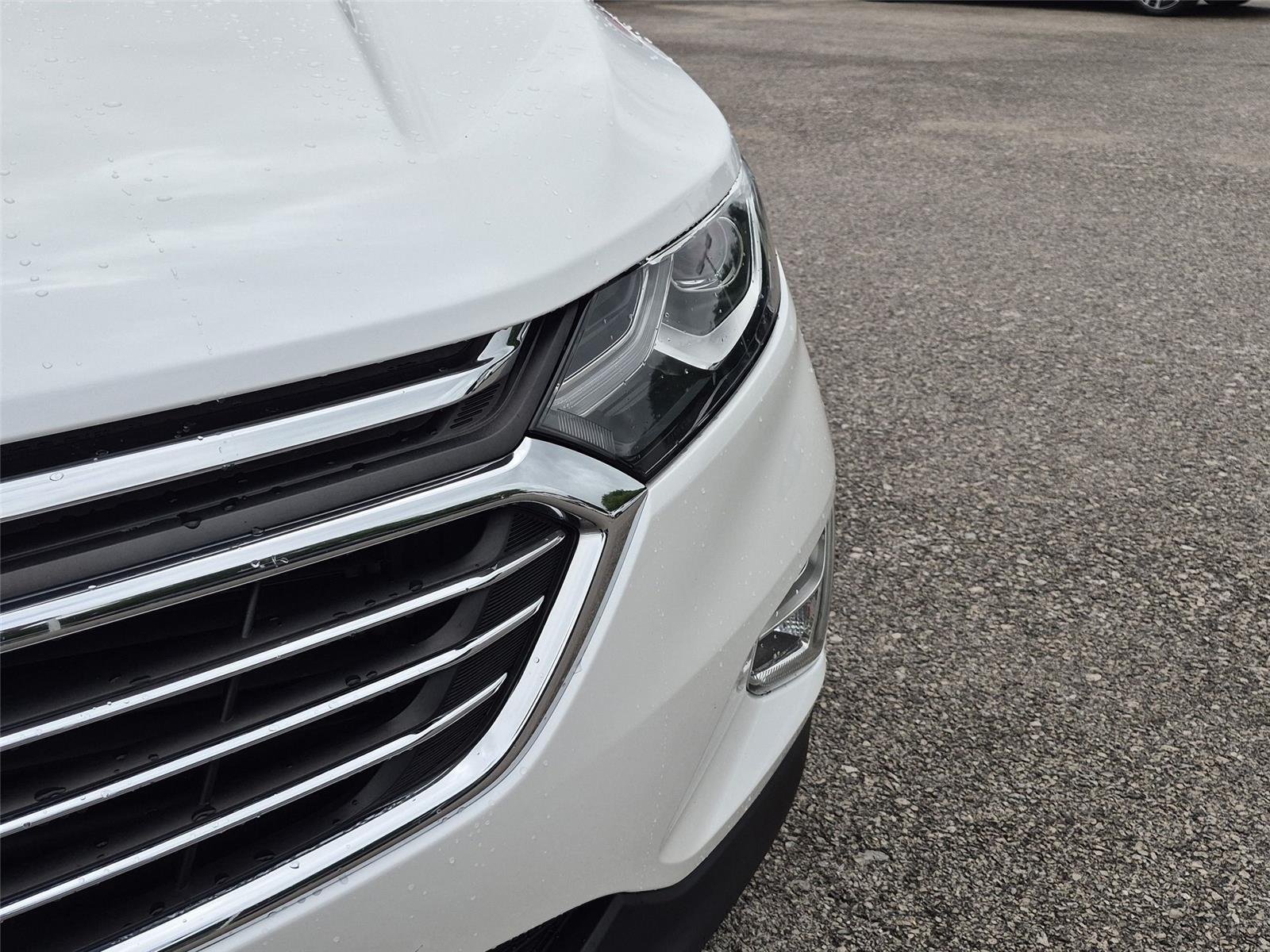 Used 2019 Iridescent Pearl Tricoat Chevrolet Premier image 9