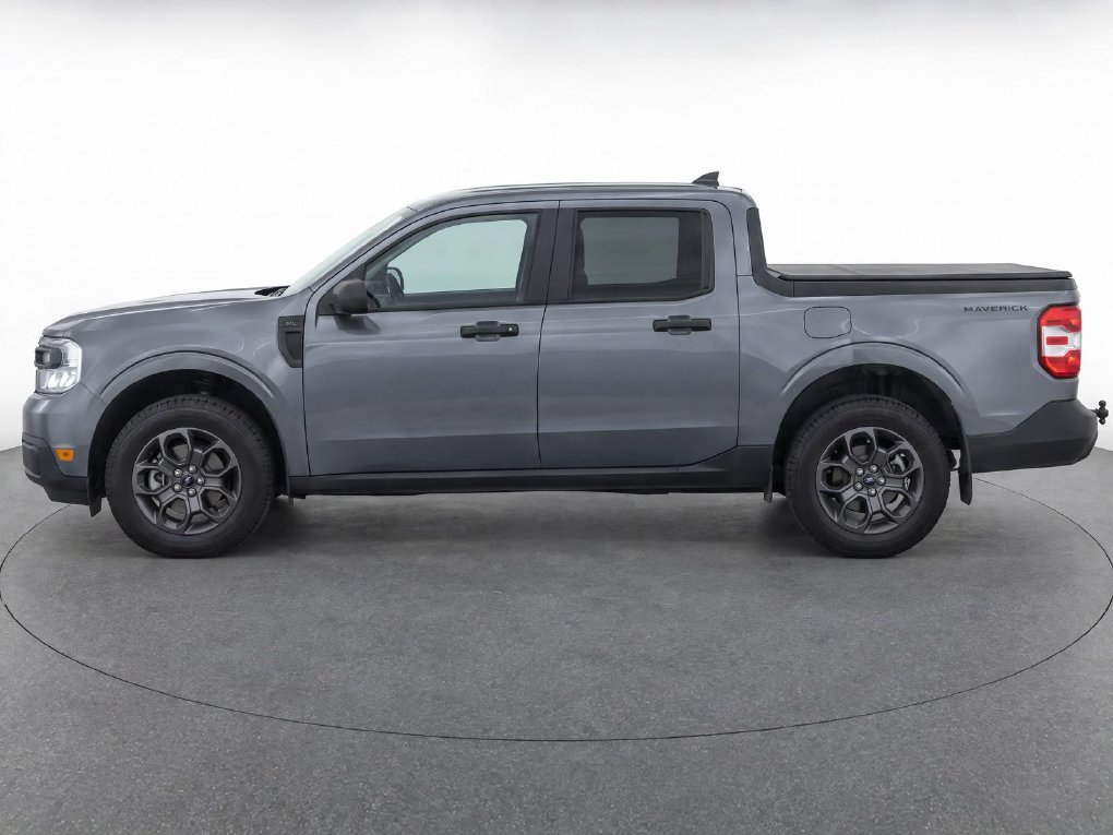 Used 2023  Ford XL image 8