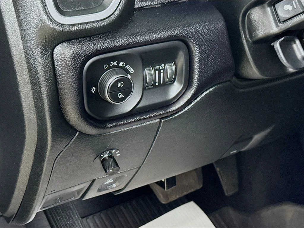 Used 2021 Diamond Black Ram Laramie image 17