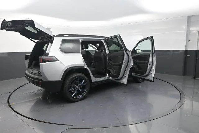 New 2026 Silver Zynith Clear-Coat Exterior Paint Jeep  image 34