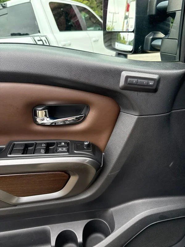 Used 2016 Black Nissan Platinum Reserve image 12