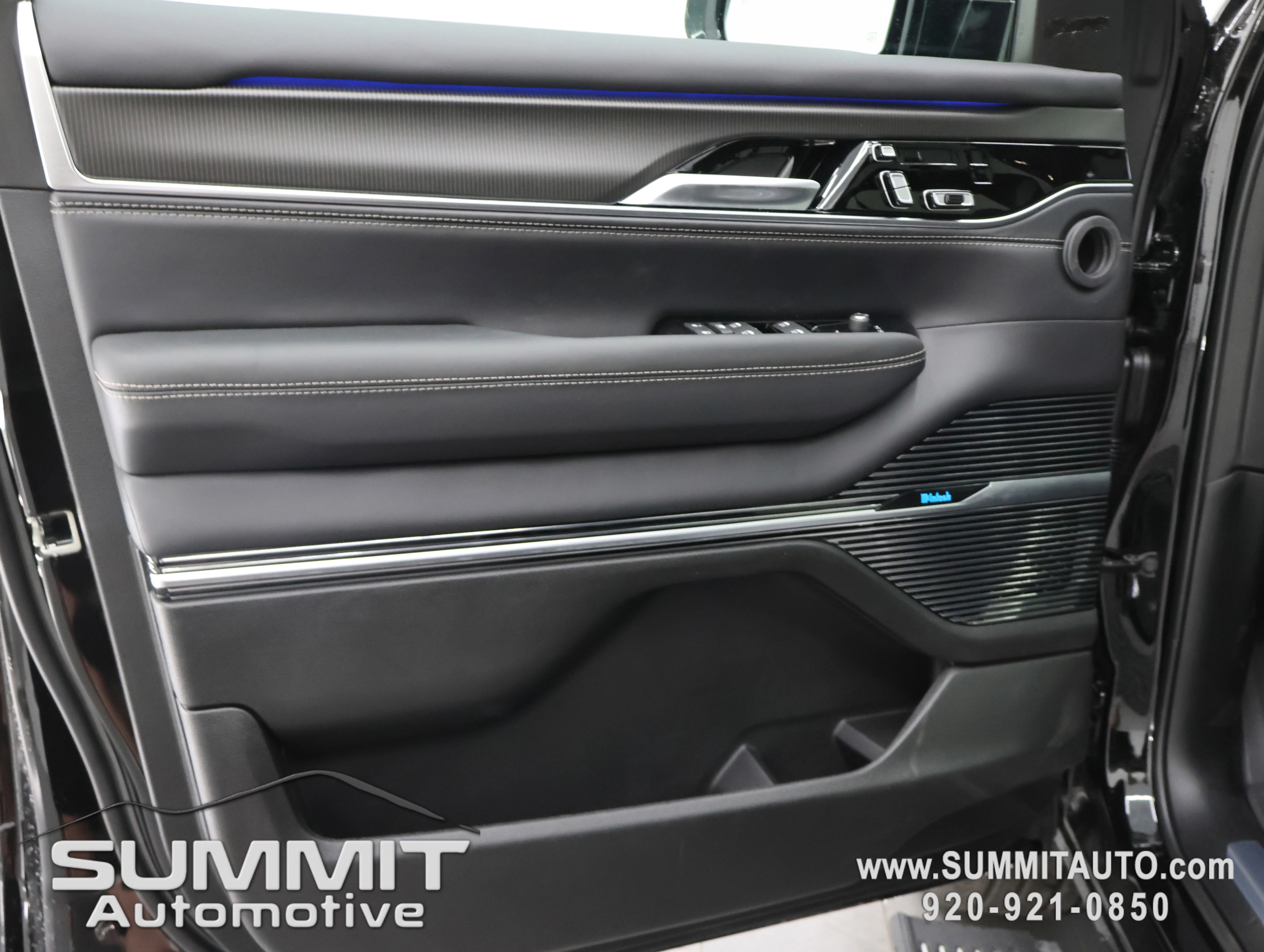 New 2026 High Gloss Black Exterior Paint Jeep Summit Obsidian image 49
