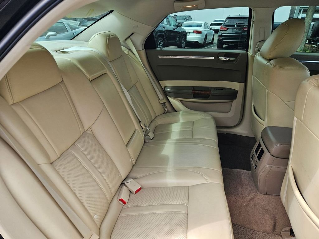 Used 2009 Brilliant Black Chrysler Hemi image 15
