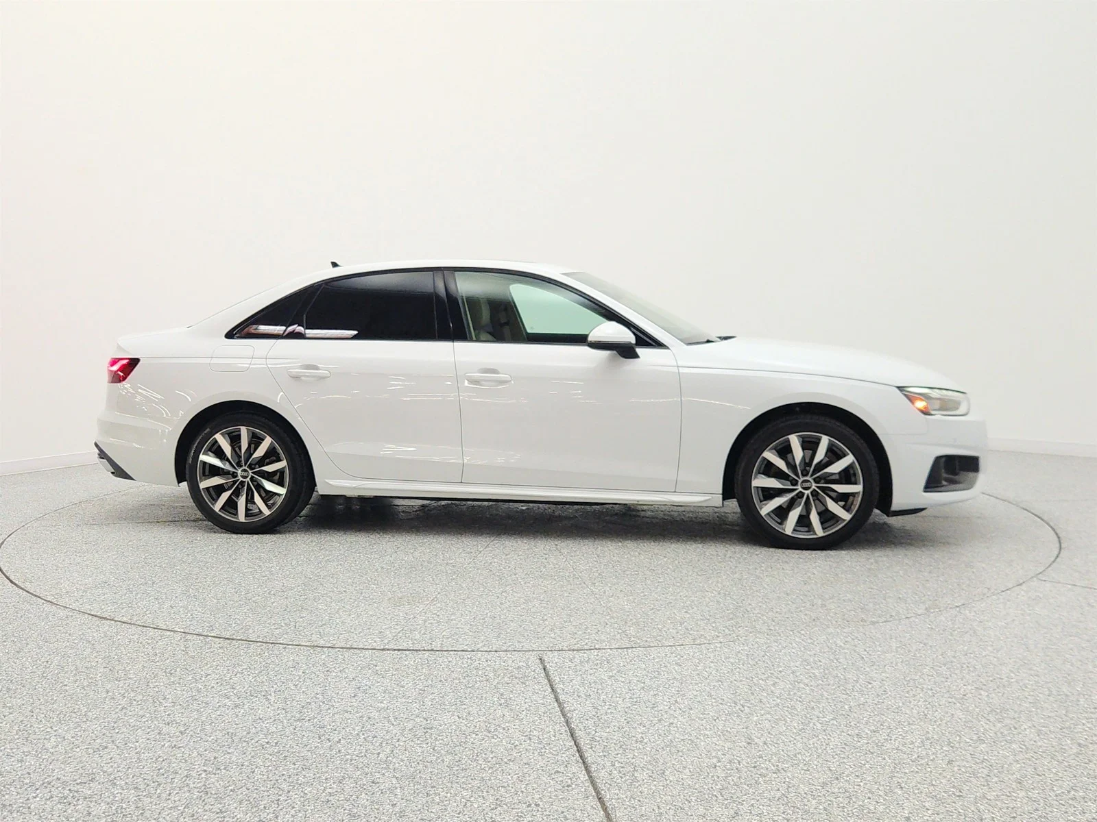 Used 2023 Glacier White Metallic Audi Premium Plus 40 TFSI quattro image 4