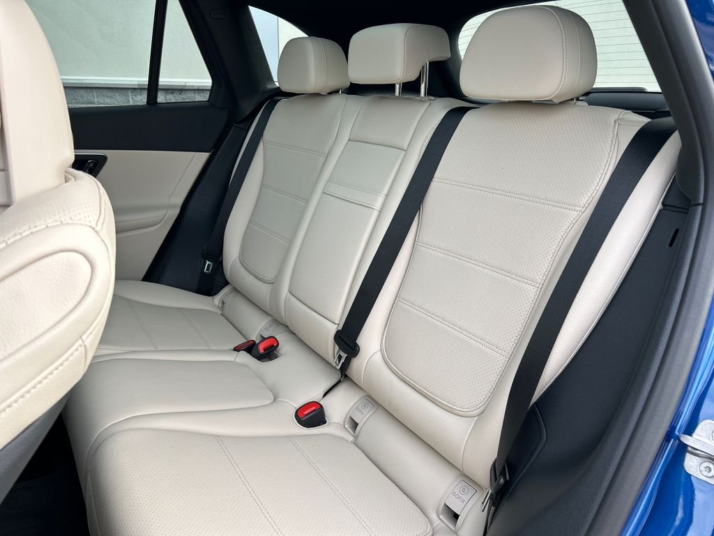 New 2027 Starling Blue Metallic Mercedes-Benz GLC 300 image 24