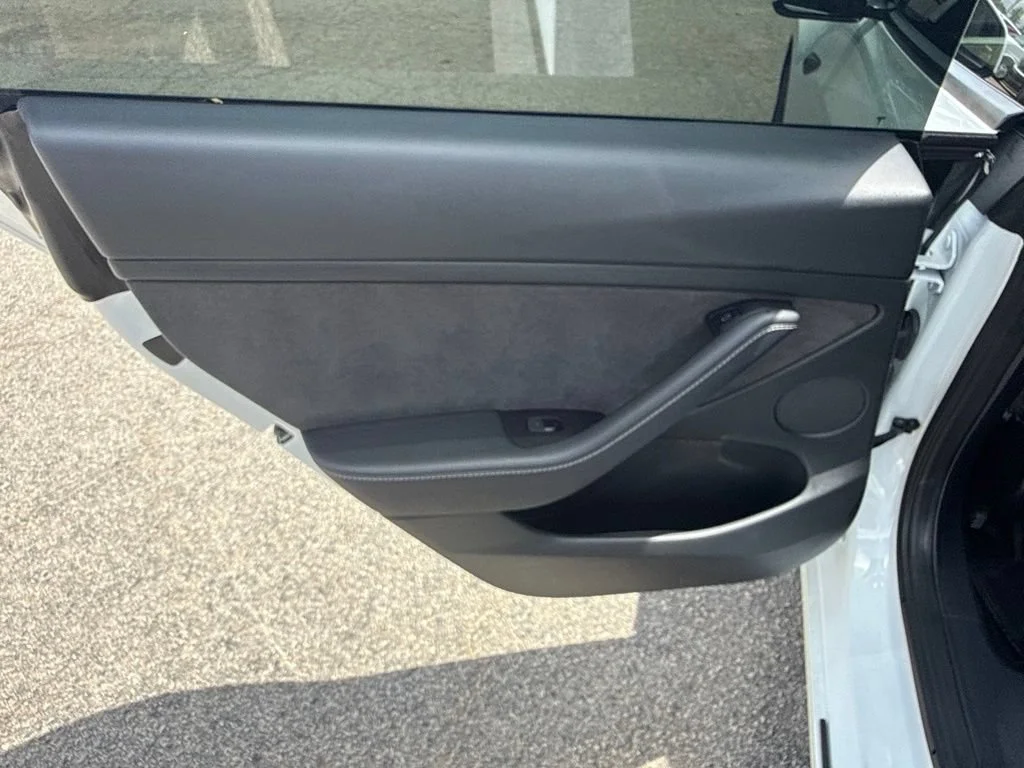 Used 2023  Tesla  image 26