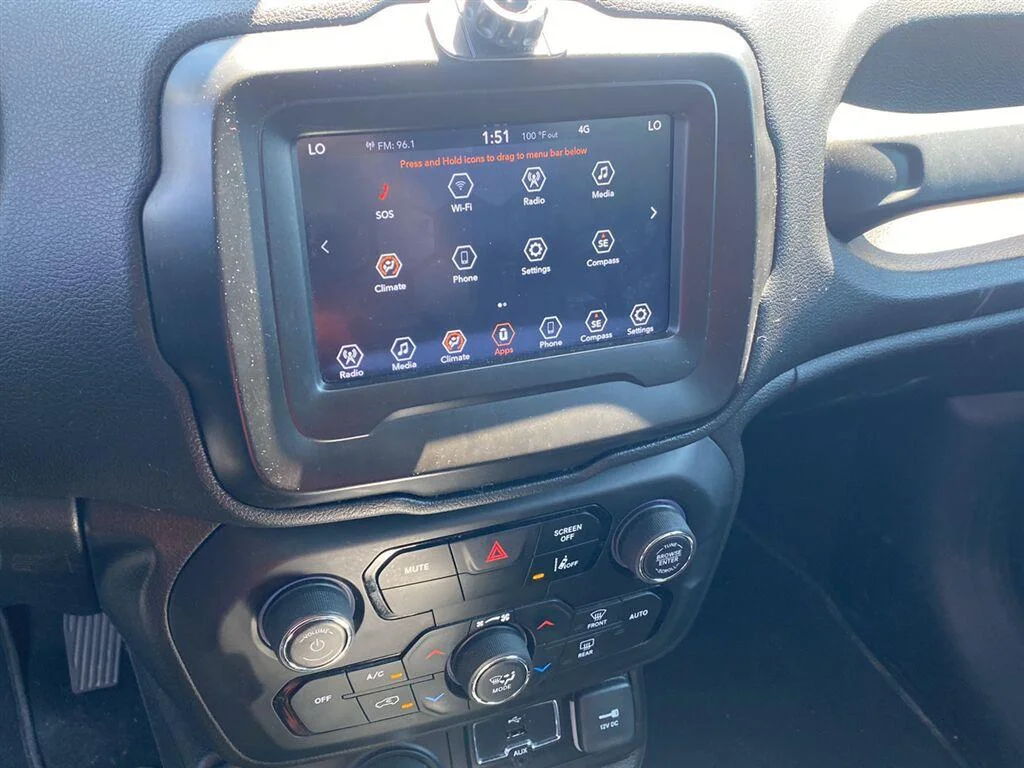 Used 2021 Glacier Metallic Clearcoat Jeep Latitude image 4
