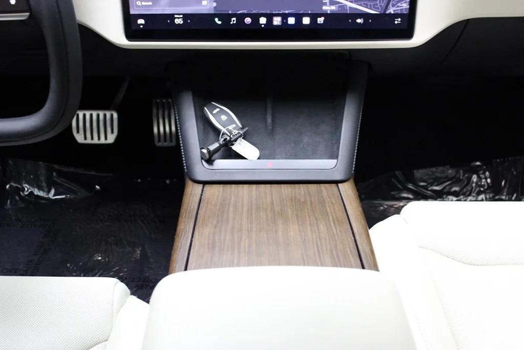 Used 2022 Solid Black Tesla Base image 34