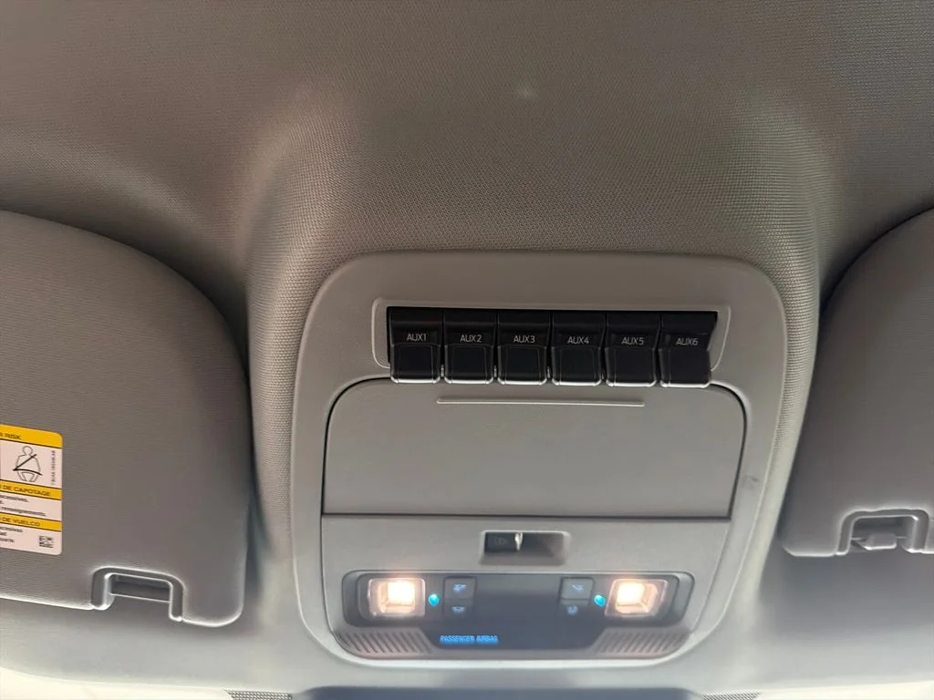 New 2027 Oxford White Ford F-350® XL image 18
