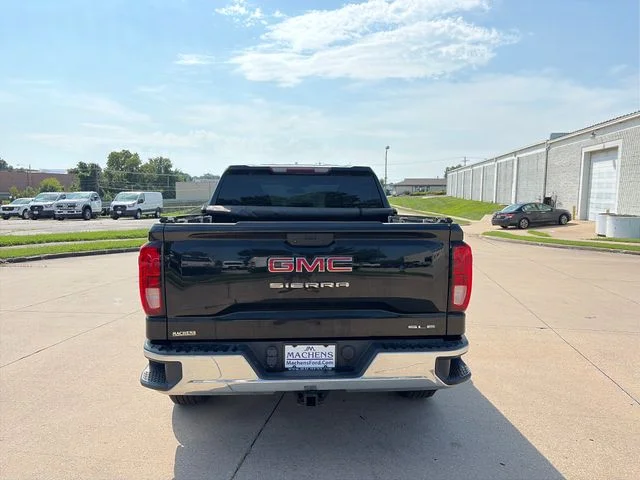 Used 2020 Black GMC SLE image 4