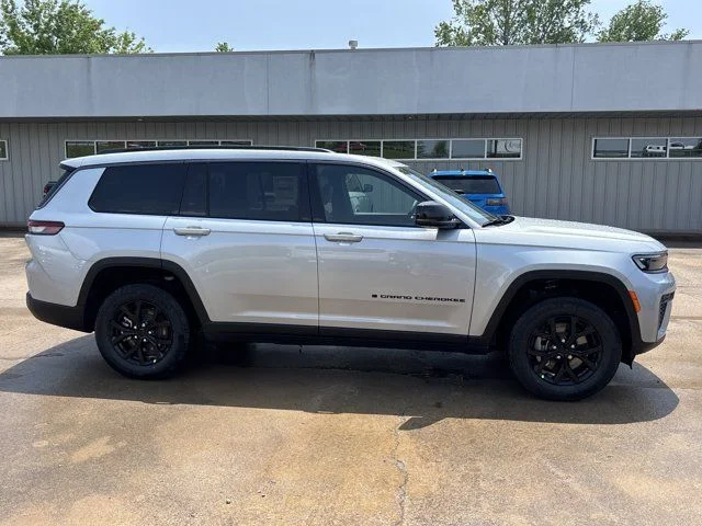 New 2026 Silver Jeep Altitude image 2