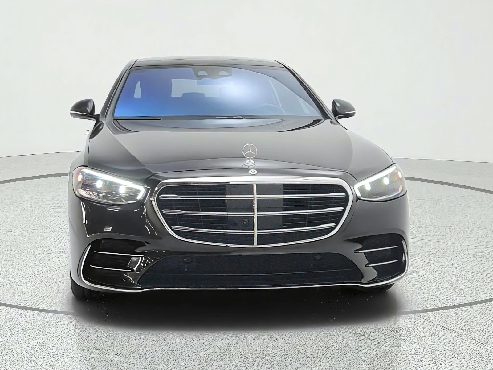 Certified Used 2025 Graphite Grey Metallic Mercedes-Benz S 580 4MATIC® Sedan image 2