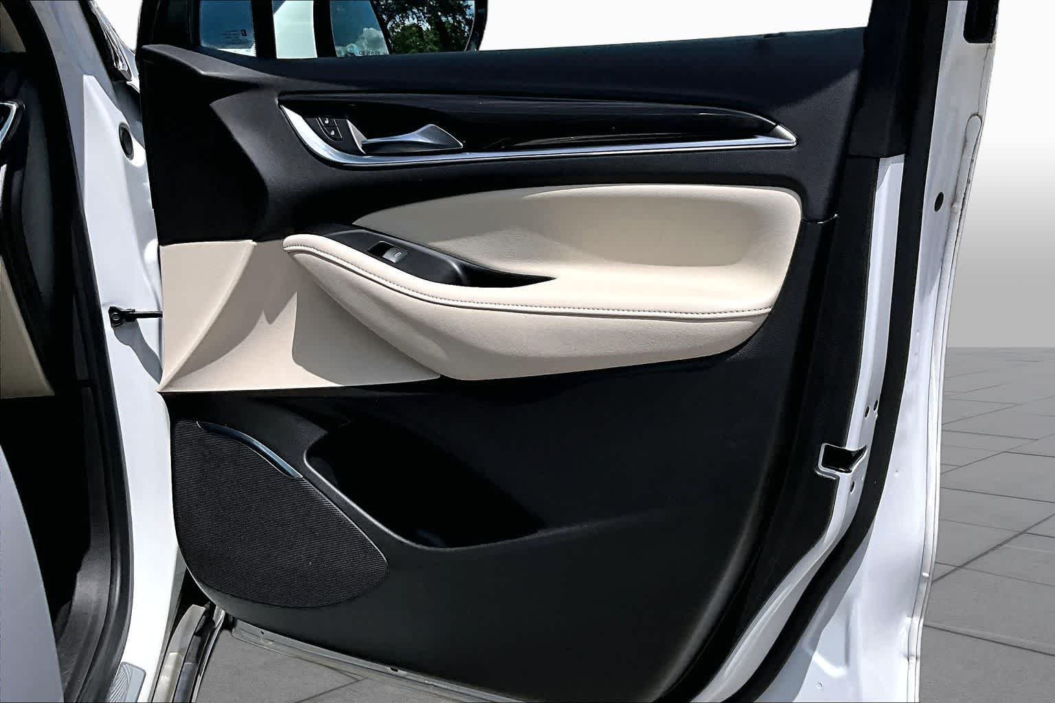 Used 2023 Summit White Buick Essence image 27