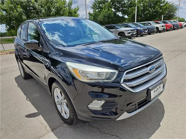 Used 2017 Shadow Black Ford SE Front-wheel Drive image 6