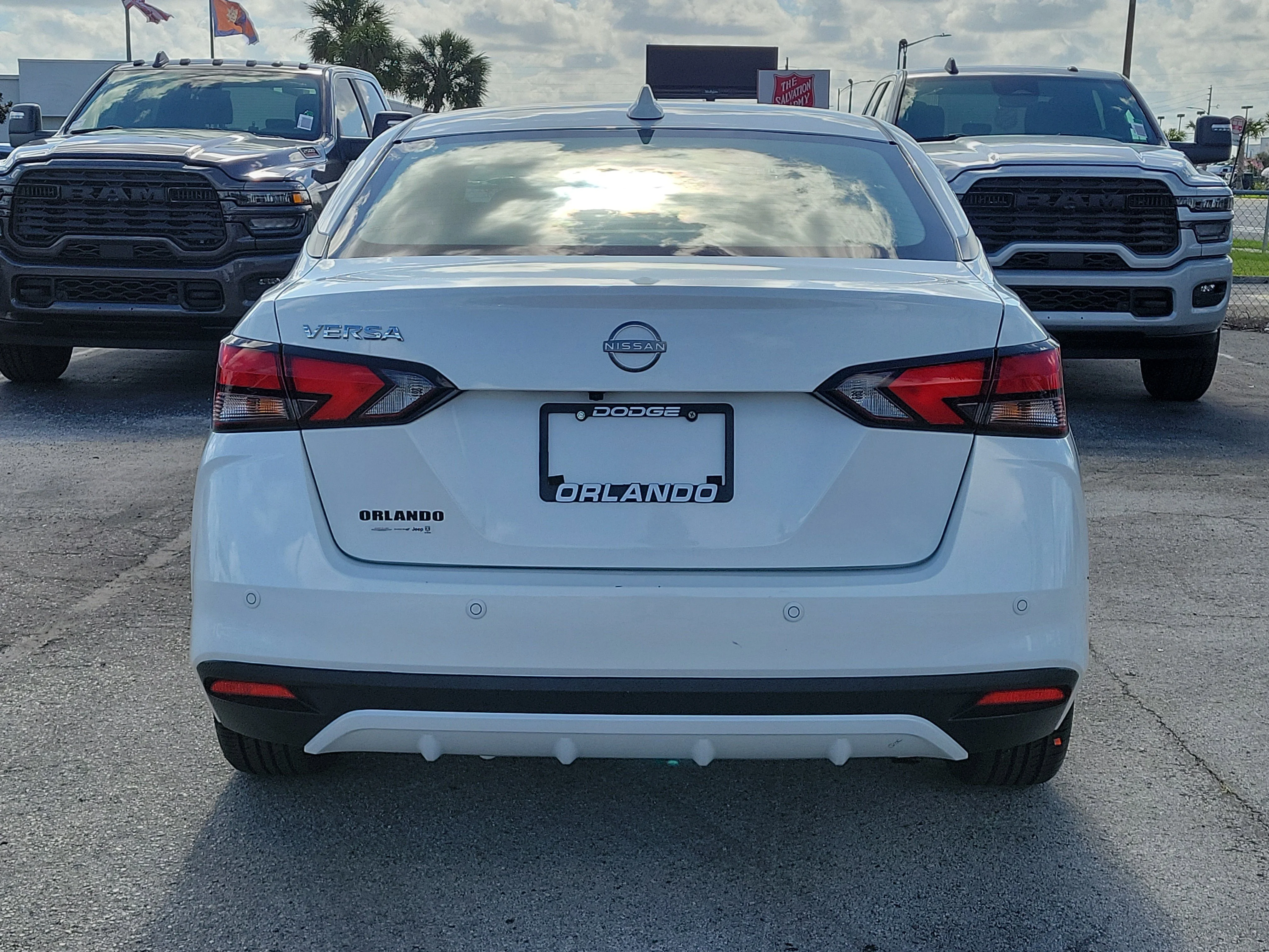 Used 2025 Aspen White Tricoat Nissan SV image 6