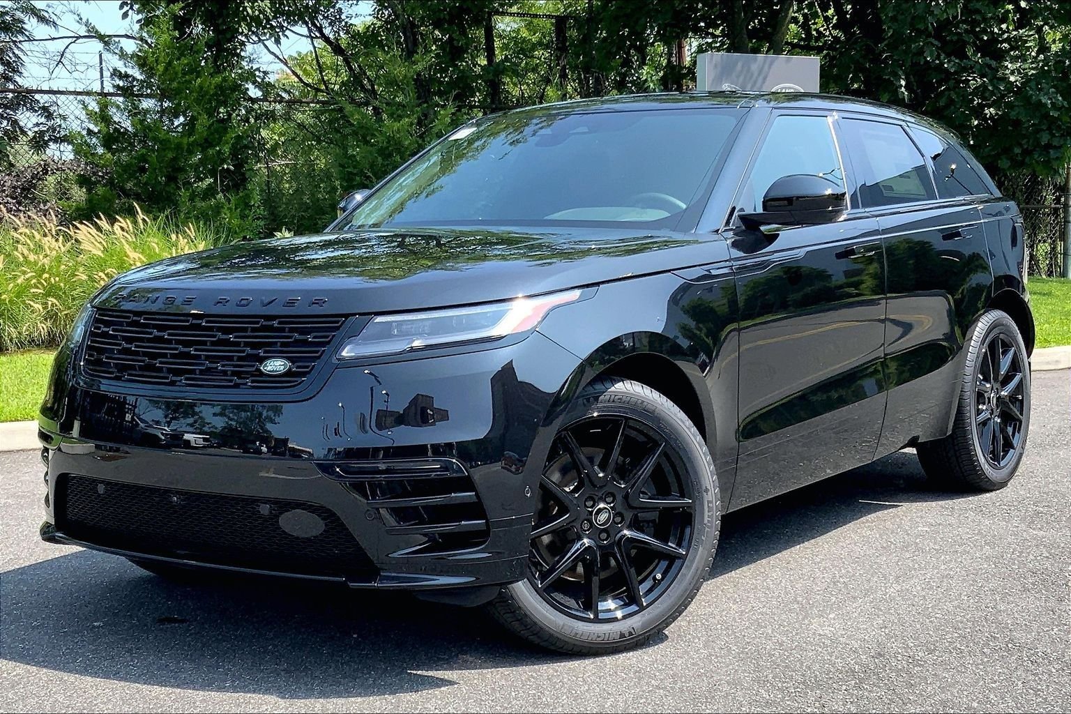 New 2026 Santorini Black Land Rover Dynamic SE image 1