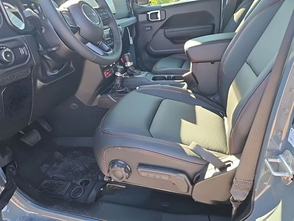 2025 Jeep Wrangler 4-Door Rubicon - Photo 39