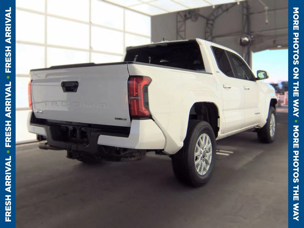 Used 2025 White Toyota SR5 image 5