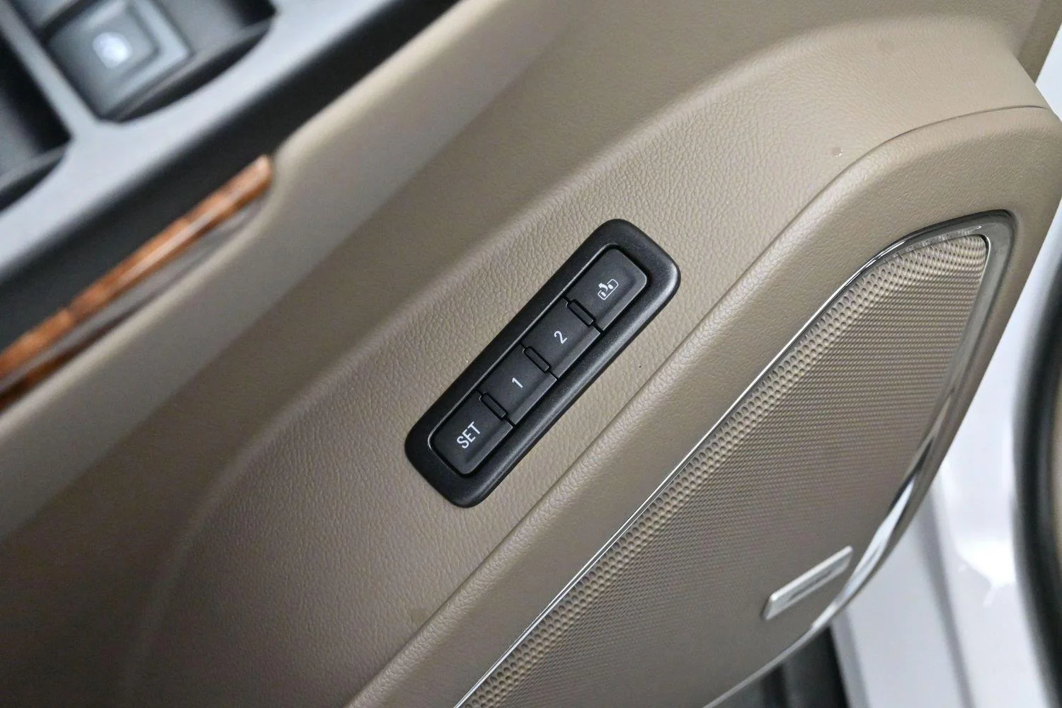 Used 2018 Summit White Chevrolet Premier image 12