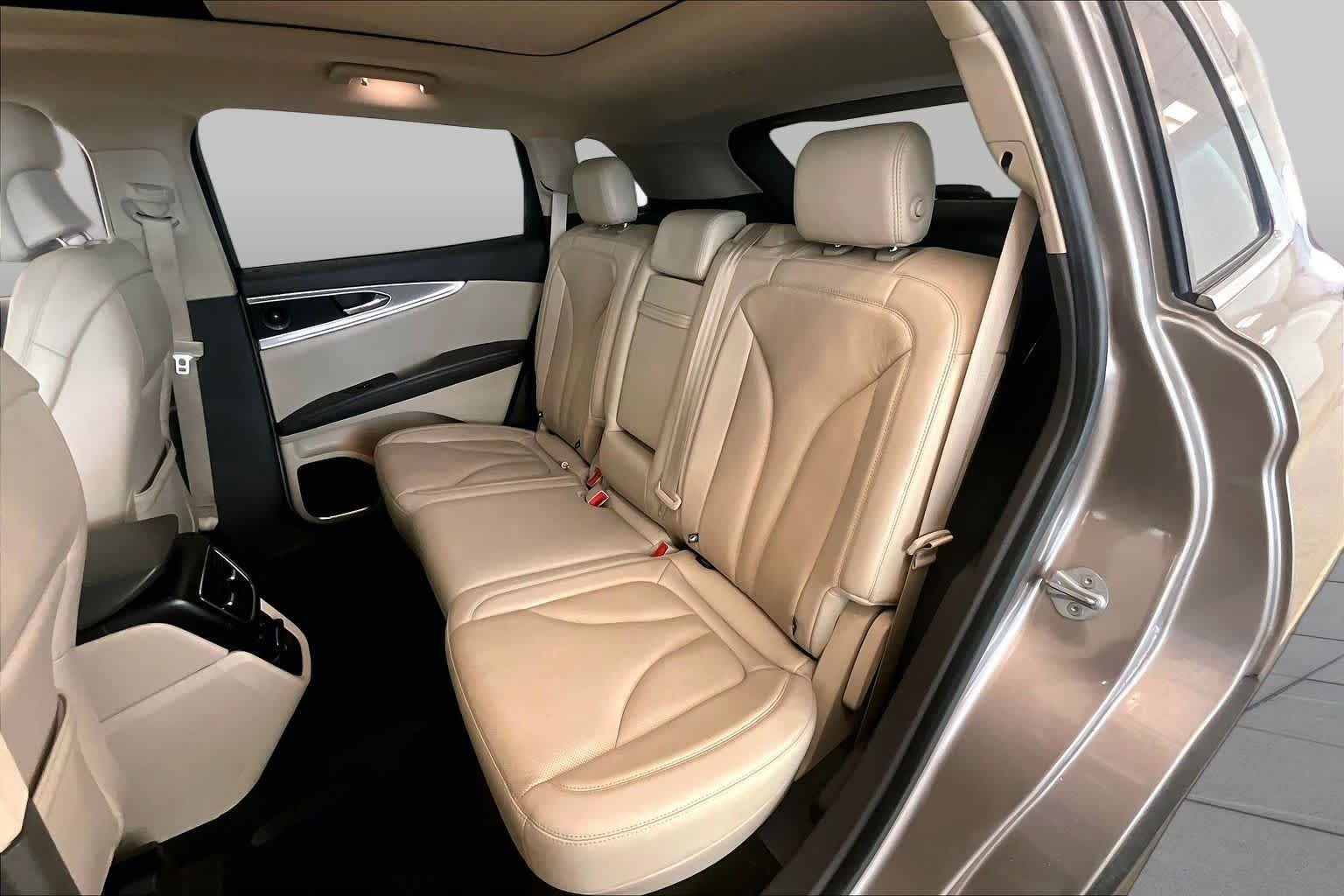Used 2019 Iced Mocha Premium Colorant Lincoln Reserve image 18
