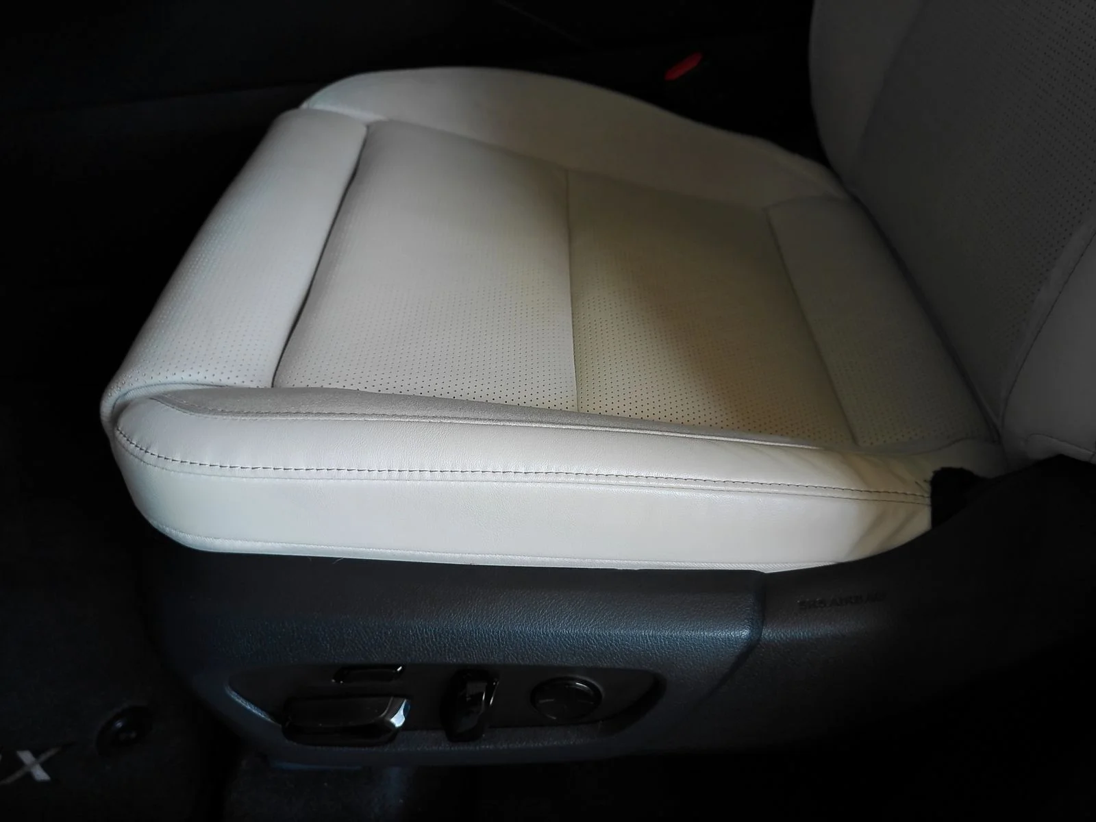 Used 2024 Silver Lexus 350h Luxury image 25