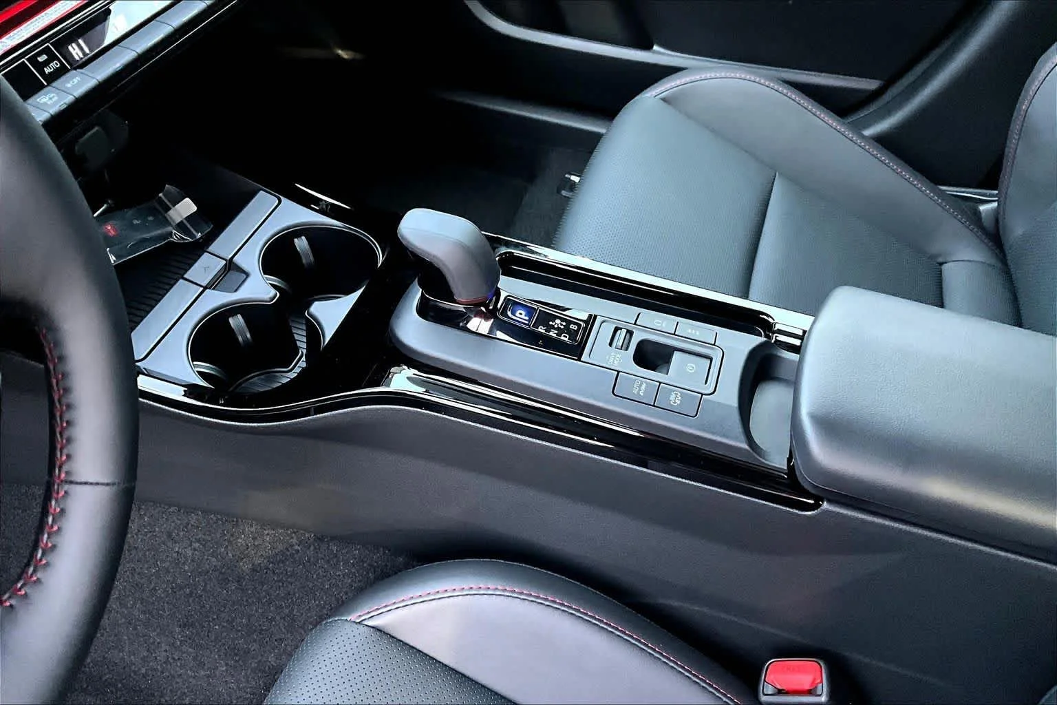 2026 Toyota Prius Plug-in Hybrid XSE - Photo 7