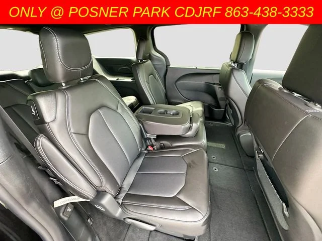 New 2027 Diamond Black Crystal Pearl-Coat Exterior Paint Chrysler  image 29