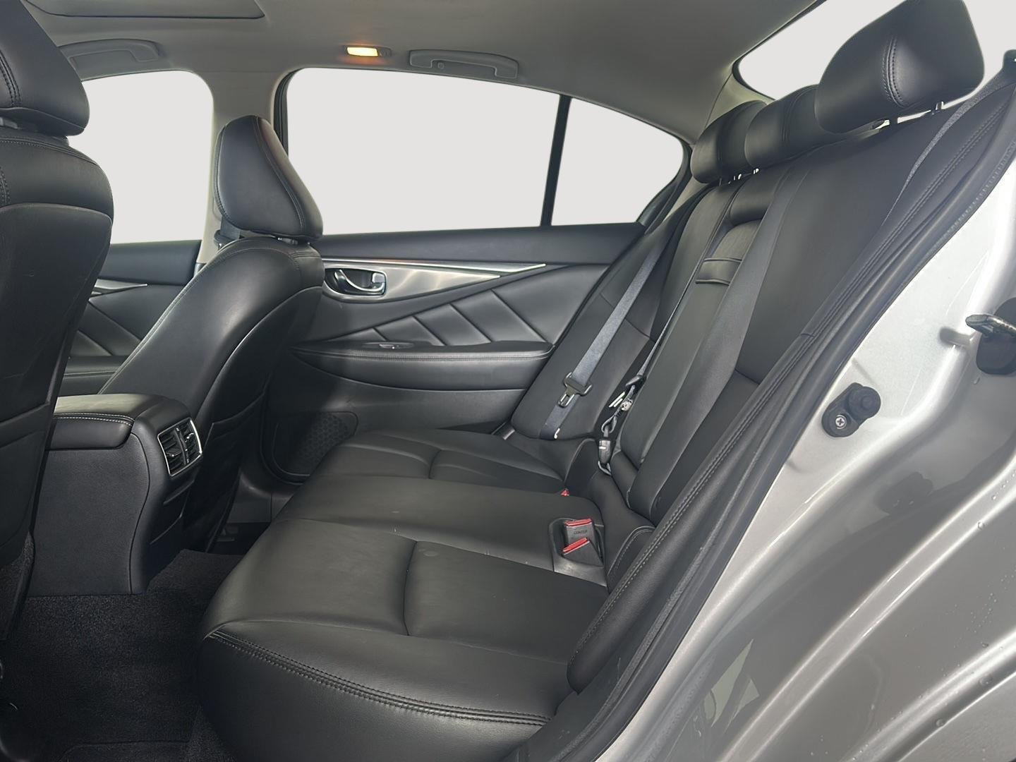 Used 2017 Liquid Platinum INFINITI 2.0t Premium image 18