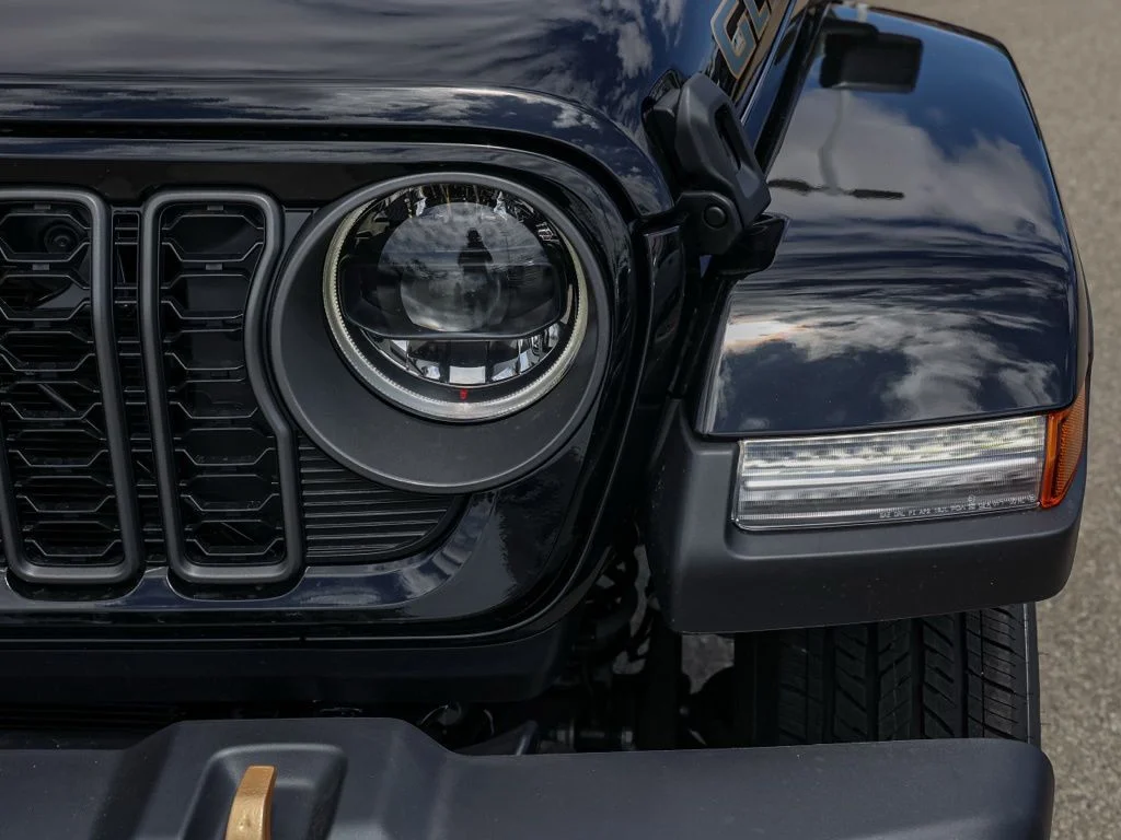 New 2026 Black Clear-Coat Exterior Paint Jeep 85th Anniversary Edition image 10