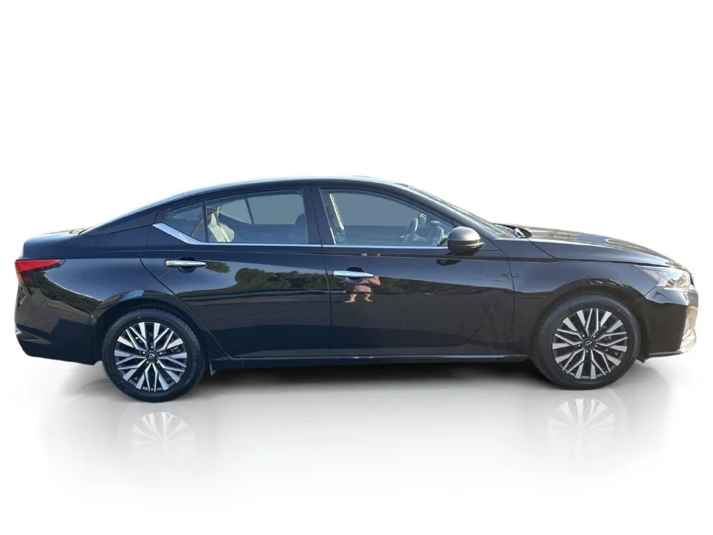 Used 2025 Super Black Nissan SV image 6