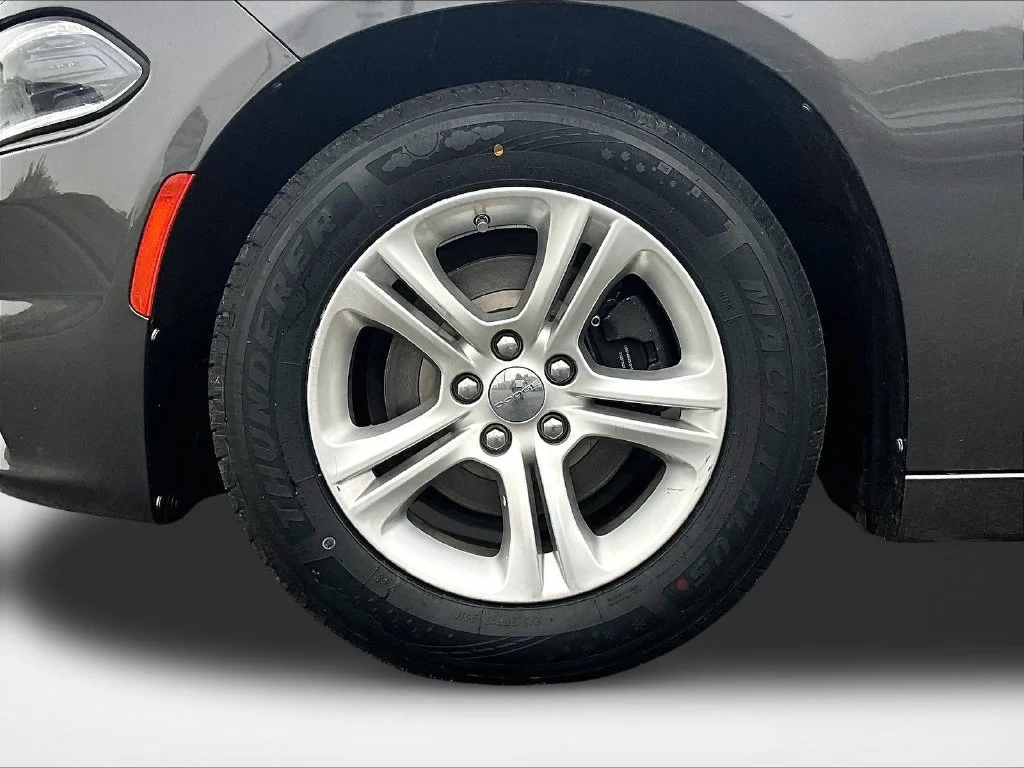 Used 2023 Gray Dodge SXT image 10