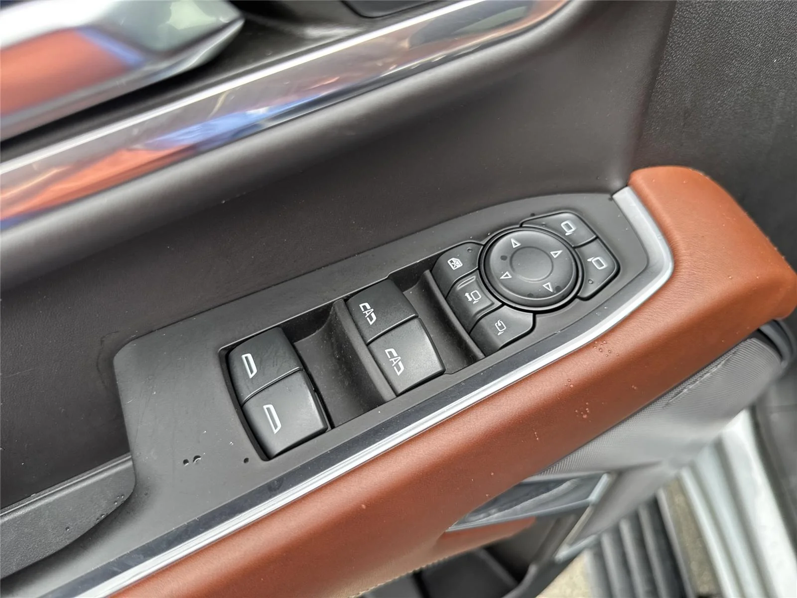 Used 2024 Sterling Metallic GMC Denali Ultimate image 18