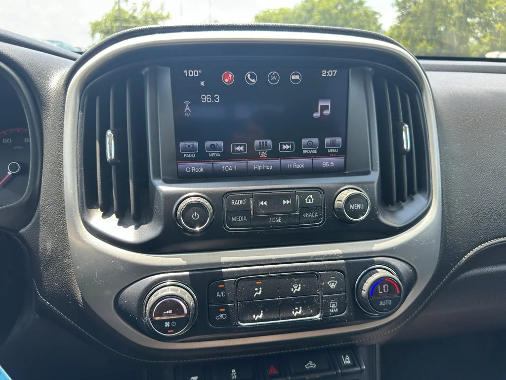 Used 2016 Onyx Black GMC 2WD SLT image 16