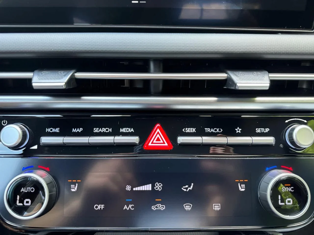 New 2026 White Hyundai SEL AWD image 15