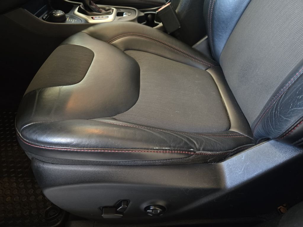 Used 2017 Red Jeep Trailhawk image 32