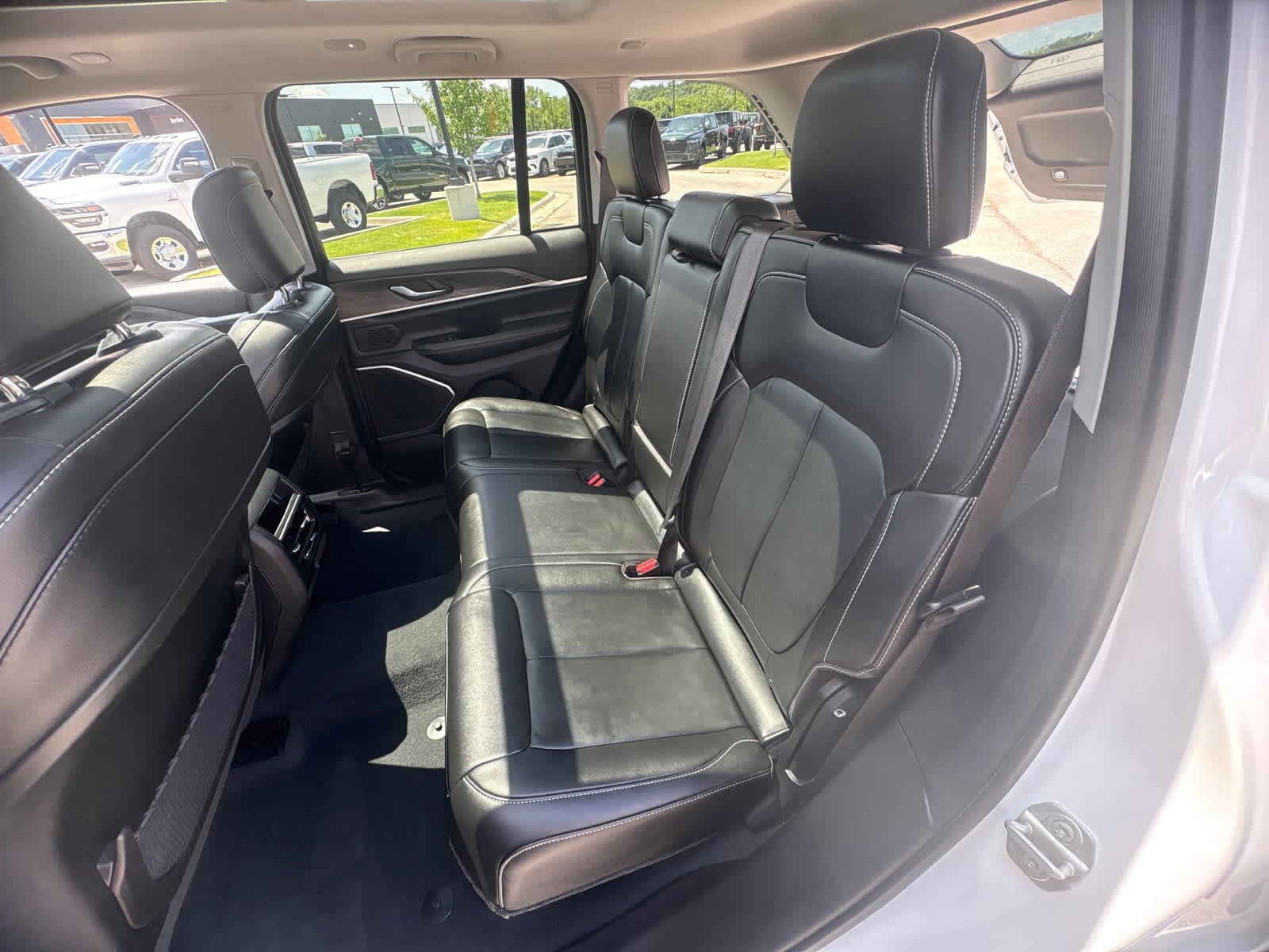 Used 2022 Bright White Clearcoat Jeep  image 13