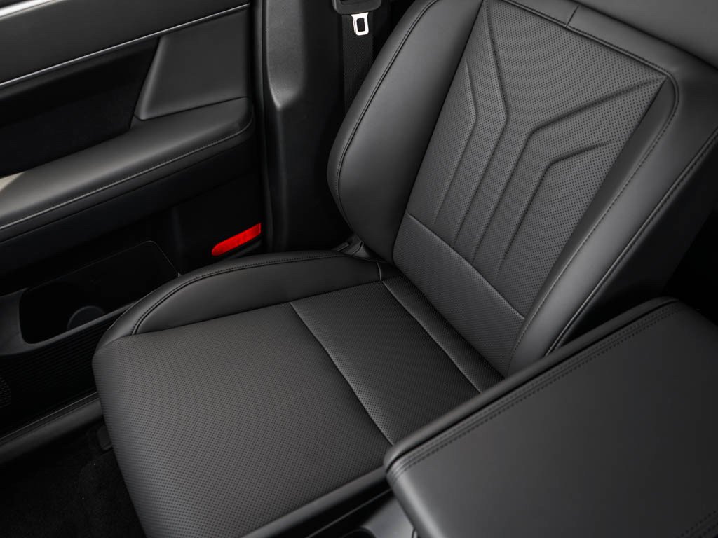 New 2026 Phantom Black Hyundai SEL AWD image 27