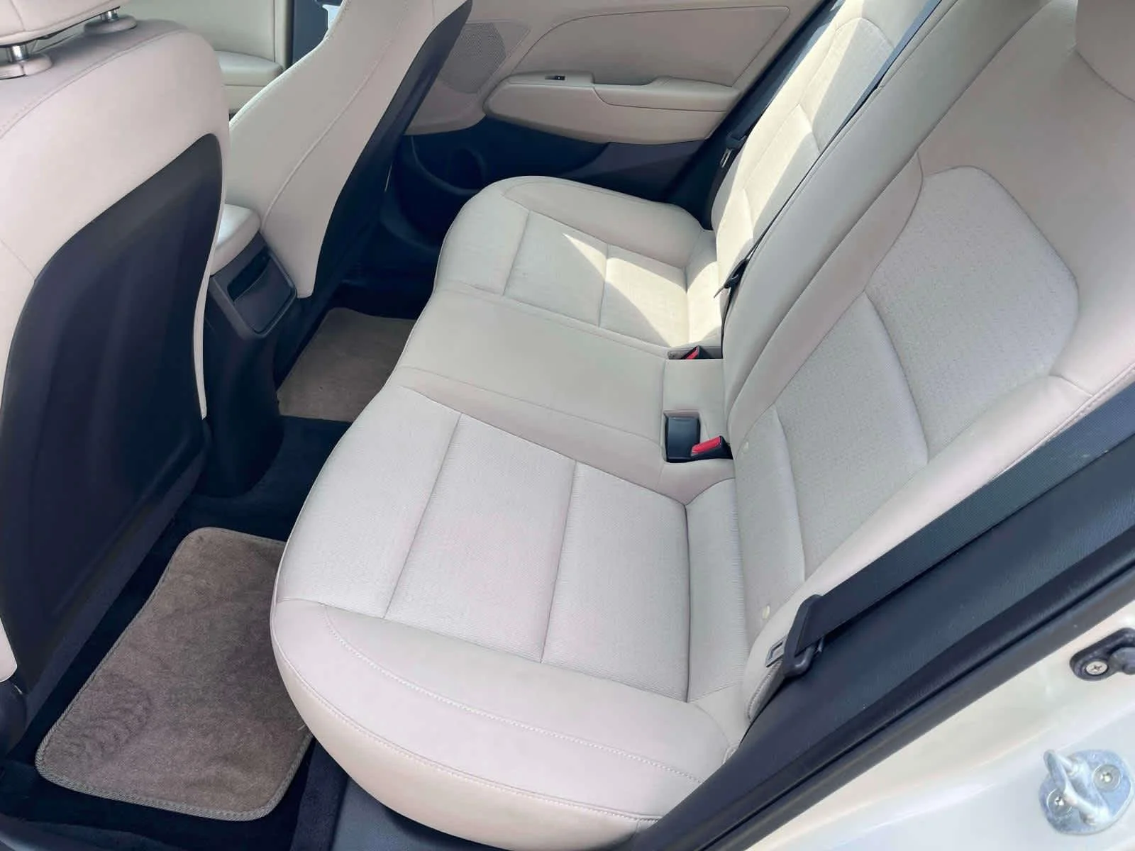 Used 2017 Mineral Beige Pearl Hyundai SE image 14