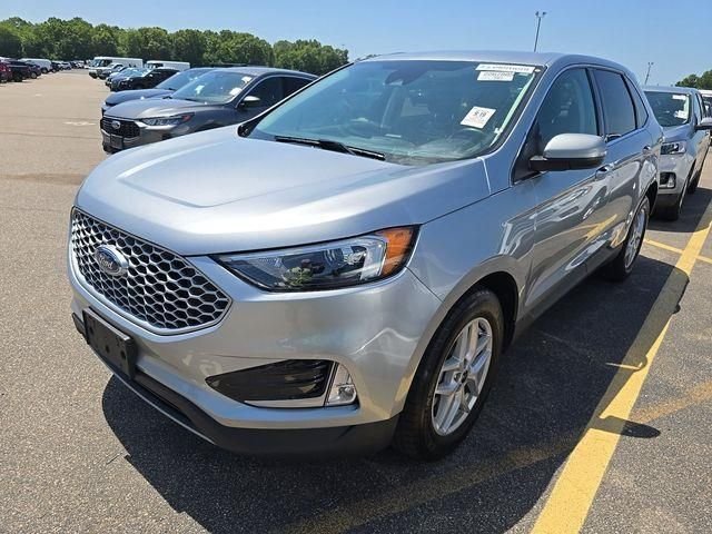 Used 2024 Silver Ford SEL image 1
