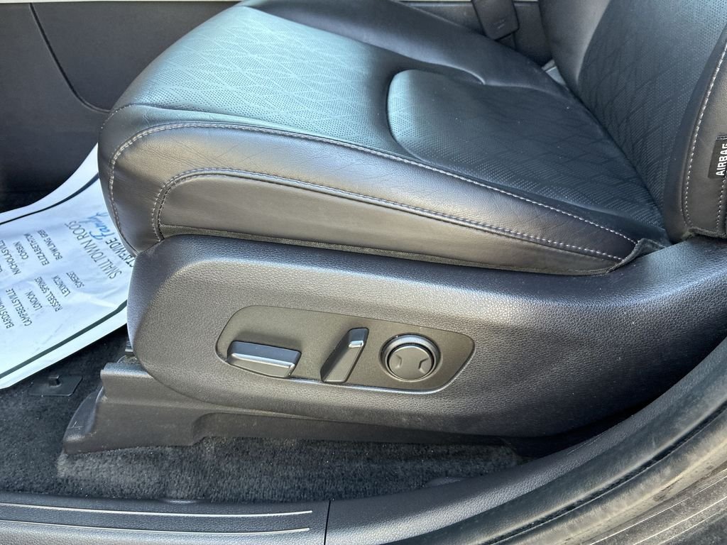 2024 Kia Carnival LX Seat Pkg - Photo 12